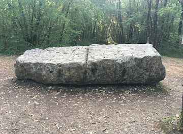 france/poitou-charentes/landmark/pierre-du-sacrifice
