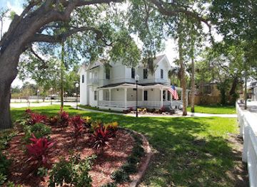 florida/first-coast/landmark/the-llambias-house-garden