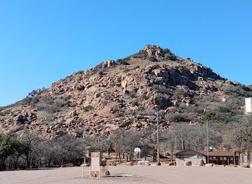 oklahoma/great-plains-country/landmark/quartz-mountain-state-park