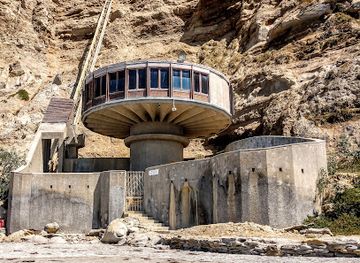 california/san-diego/la-jolla/landmark/mushroom-beach-house