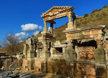 turkiye/ephesus/landmark/the-nymphaeum-traiani
