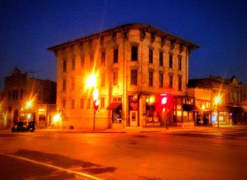 wisconsin/eastern-ridges-and-lowlands/landmark/the-whitney-building