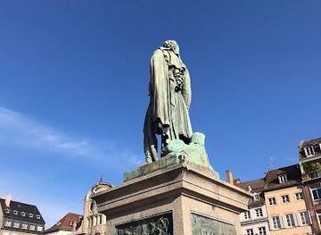 france/strasbourg/landmark/statue-du-general-kleber