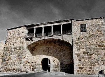 spain/avila/landmark/puerta-del-rastro