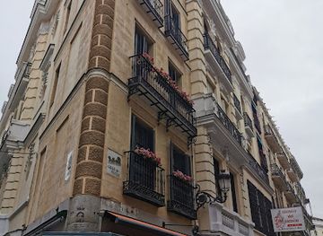spain/madrid/malasana/landmark/calle-de-la-sal