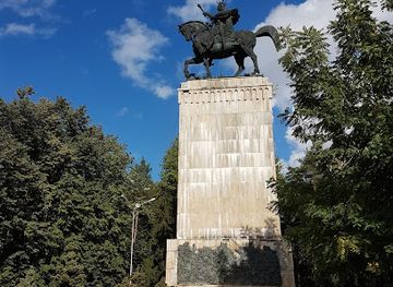 romania/suceava/landmark/equestrian-statue-of-stefan-cel-mare