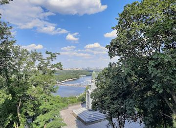 ukraine/kyiv-reservoir/landmark/volodymyr-the-great-monument