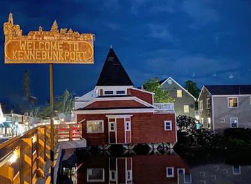 maine/kennebunkport/landmark/dock-square-emporium