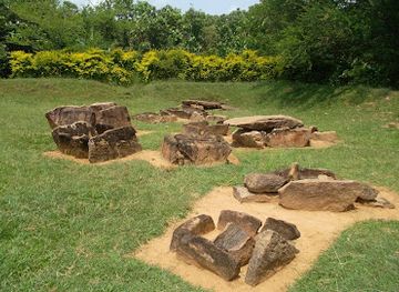 sri-lanka/hill-country/landmark/ibbankatuwa-ancient-cemetry