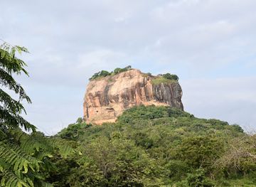 sri-lanka/hill-country/landmark/pidurangala-royal-cave-temple