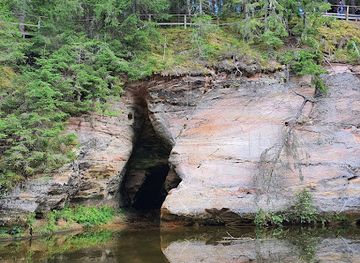 estonia/polva-county/landmark/taevaskoja-neitsikoobas