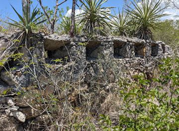 mexico/yucatan-peninsula/landmark/trincheras-de-chen-chuburna