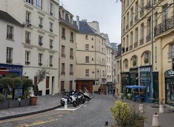 france/versailles/landmark/rue-de-la-montagne-ste-genevieve