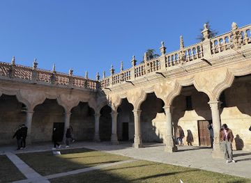spain/salamanca/landmark/patio-de-escuelas-menores