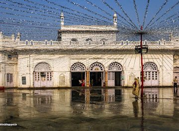 india/lucknow/landmark/safed-baradari