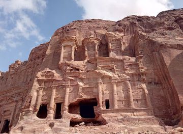 jordan/petra/landmark/palace-tomb