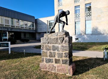 estonia/haapsalu/landmark/kepimurdja-skulptuur