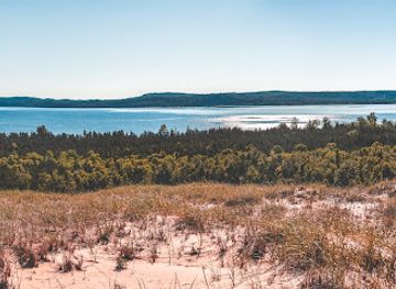 michigan/sleeping-bear-dunes-national-lakeshore/landmark/sleeping-bear-bay