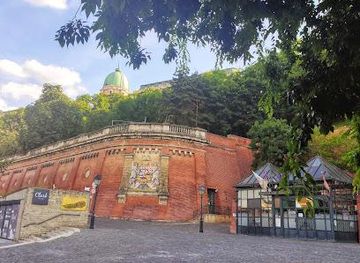 hungary/vac/landmark/clark-adam-ter