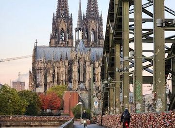 germany/dusseldorf/landmark/hohenzollern-bridge