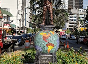 panama/pacific-coast/landmark/statue-of-roberto-hands-of-stone-duran