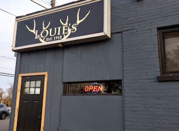 michigan/kalamazoo/landmark/louie-s-trophy-house