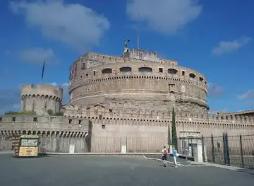Piazza di Ponte Sant'Angelo & Ponte Sant'Angelo