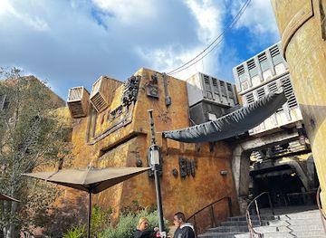 california/anaheim/downtown-disney-district/landmark/star-wars-rise-of-the-resistance