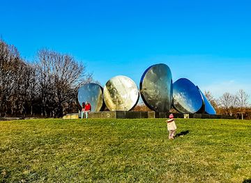 serbia/pomoravlje/landmark/spomenik-krugovi-monument-circles