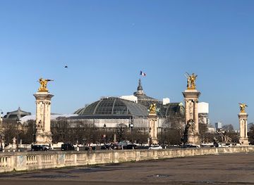 france/paris/champs-elysees/landmark/winston-churchill-statue