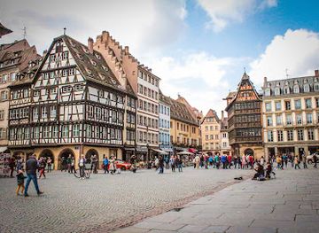france/strasbourg/landmark/place-de-la-cathedrale