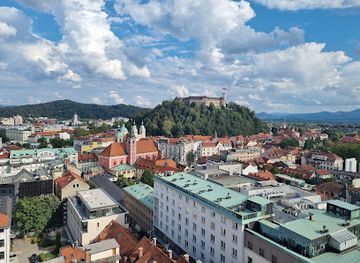 slovenia/ljubljana/landmark/neboticnik-skyscraper