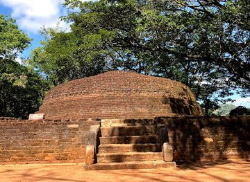 sri-lanka/central-province/landmark/nalanda-gedige-central-point-of-sri-lanka