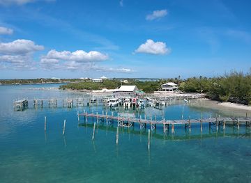 the-bahamas/abaco-islands/landmark/pete-s-pub-and-gallery