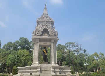 cambodia/prey-veng/landmark/yeay-penh-statue