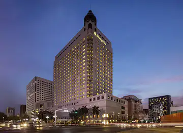 Sule Shangri-La, Yangon