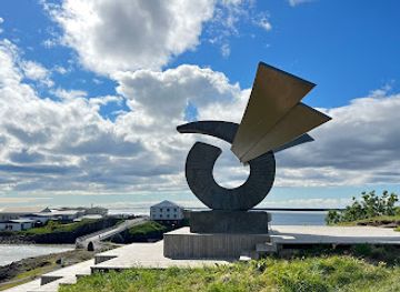 iceland/borgarnes/landmark/brakin-monument