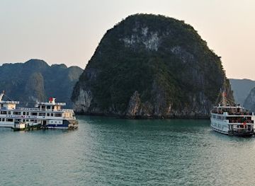vietnam/ha-long-bay/landmark/halong-bay-pier