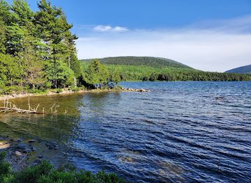 maine/acadia-national-park/landmark/acadia-national-park-pond