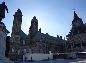 canada/ottawa/parliament-hill/landmark/victoria-tower-bell-monument