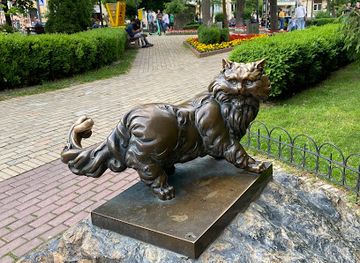 ukraine/tysovets/landmark/the-monument-of-panteleymon-the-persian-cat