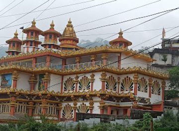 india/gangtok/landmark/mahatma-gandhi-statue