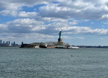 new-jersey/jersey-city/landmark/flag-plaza