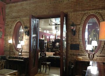 west-virginia/lewisburg/landmark/robert-s-antiques-wine-store