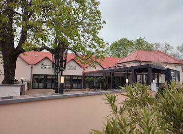 hungary/western-transdanubia/landmark/kistucsok-food-room