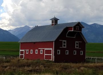 oregon/wallowa-county/landmark/historical-barn