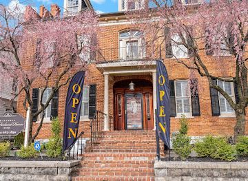 west-virginia/martinsburg/landmark/historic-mcfarland-house