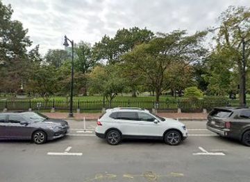 massachusetts/boston/landmark/phil-and-morgan-s-tree