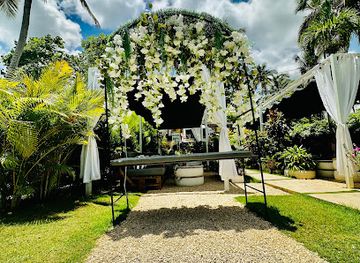 dominican-republic/samana-peninsula/landmark/la-fragoneta-beach-coffee-lounge