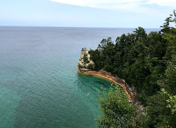 michigan/pictured-rocks-national-lakeshore/landmark/munising-falls-visitor-center